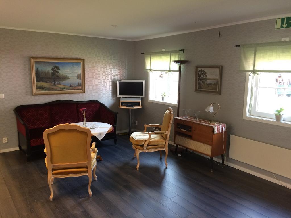 Foellingen Hotell Kisa エクステリア 写真