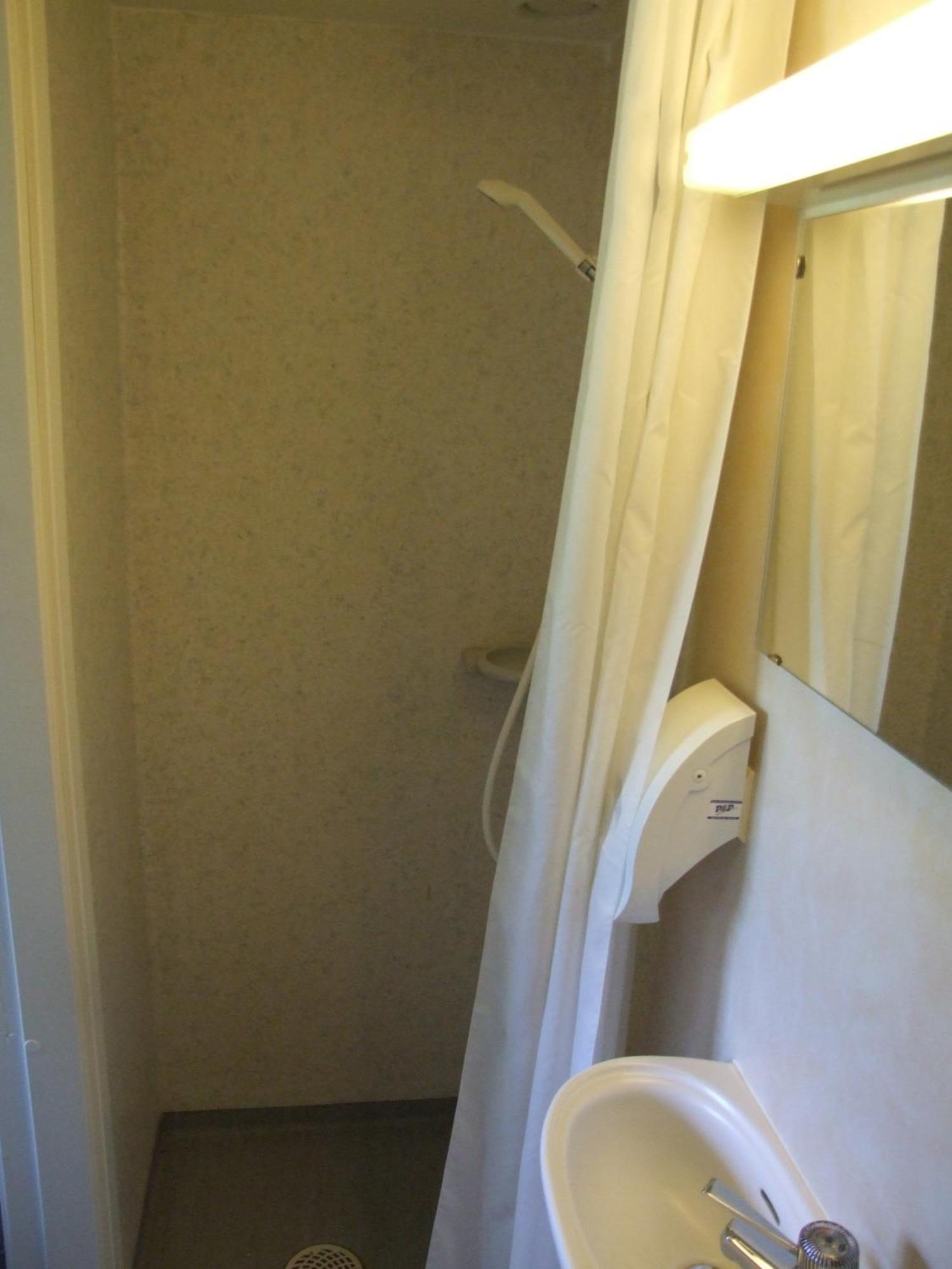 Foellingen Hotell Kisa エクステリア 写真